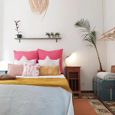 Homestay Con Salon Privado En La Rambla