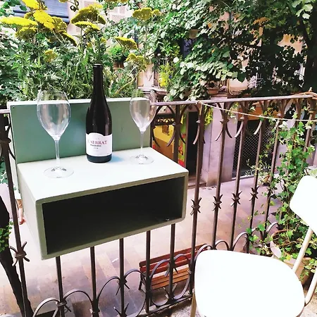Con Salon Privado En La Rambla Girona